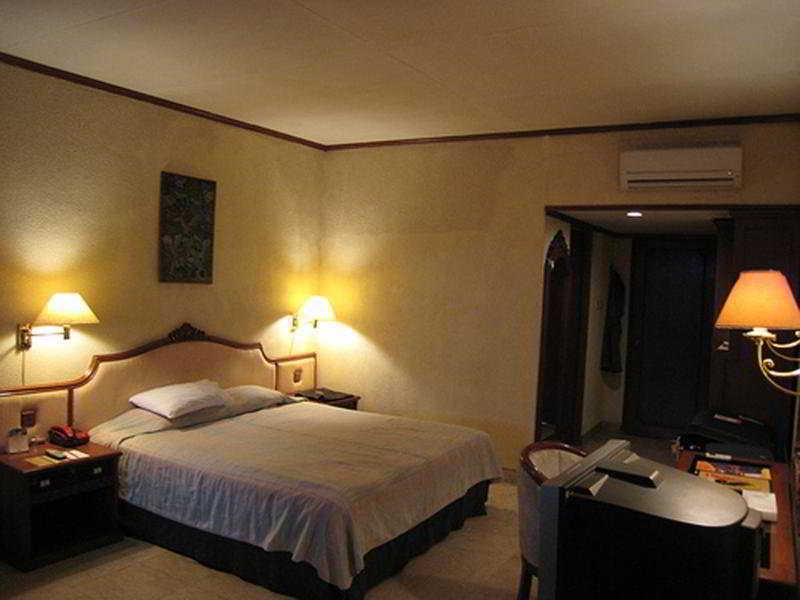 Puri Artha Hotel Jogjakarta Buitenkant foto